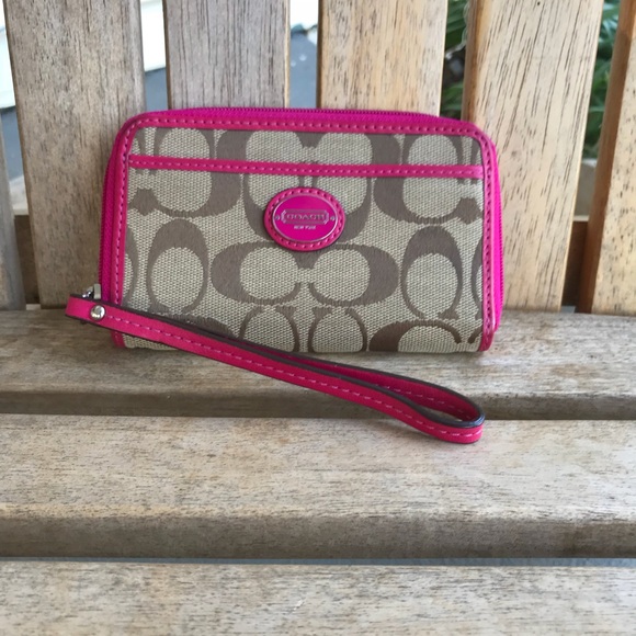 Coach wristlet - Picture 1 of 2